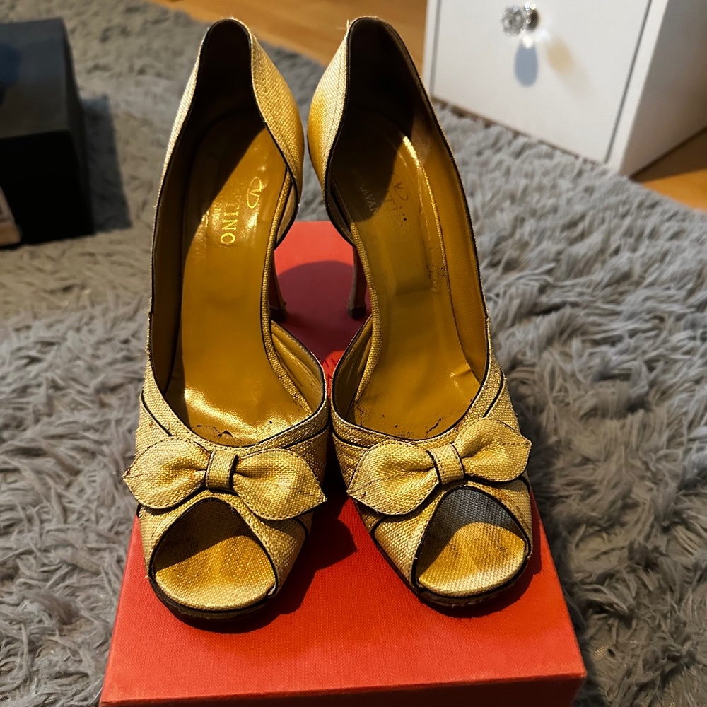 Valentino Garavani Couture Peep Toe  Bow Pumps